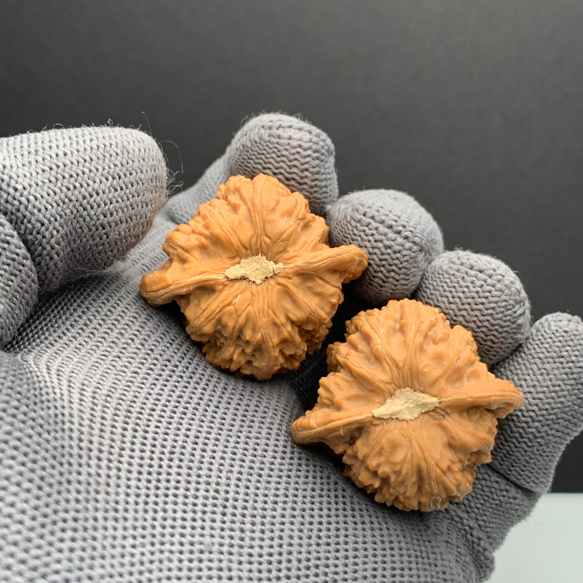 Triangle Dense Grain Wenwan Walnuts | Width39*Belly31*Height30 | NO.67931 | Premium