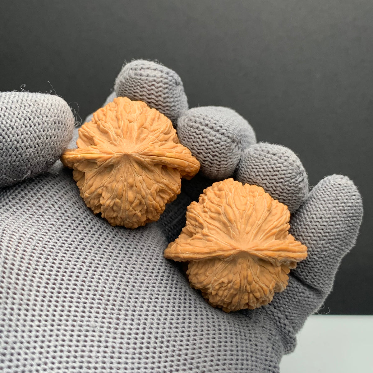Triangle Dense Grain Wenwan Walnuts | Width39*Belly31*Height30 | NO.67931 | Premium