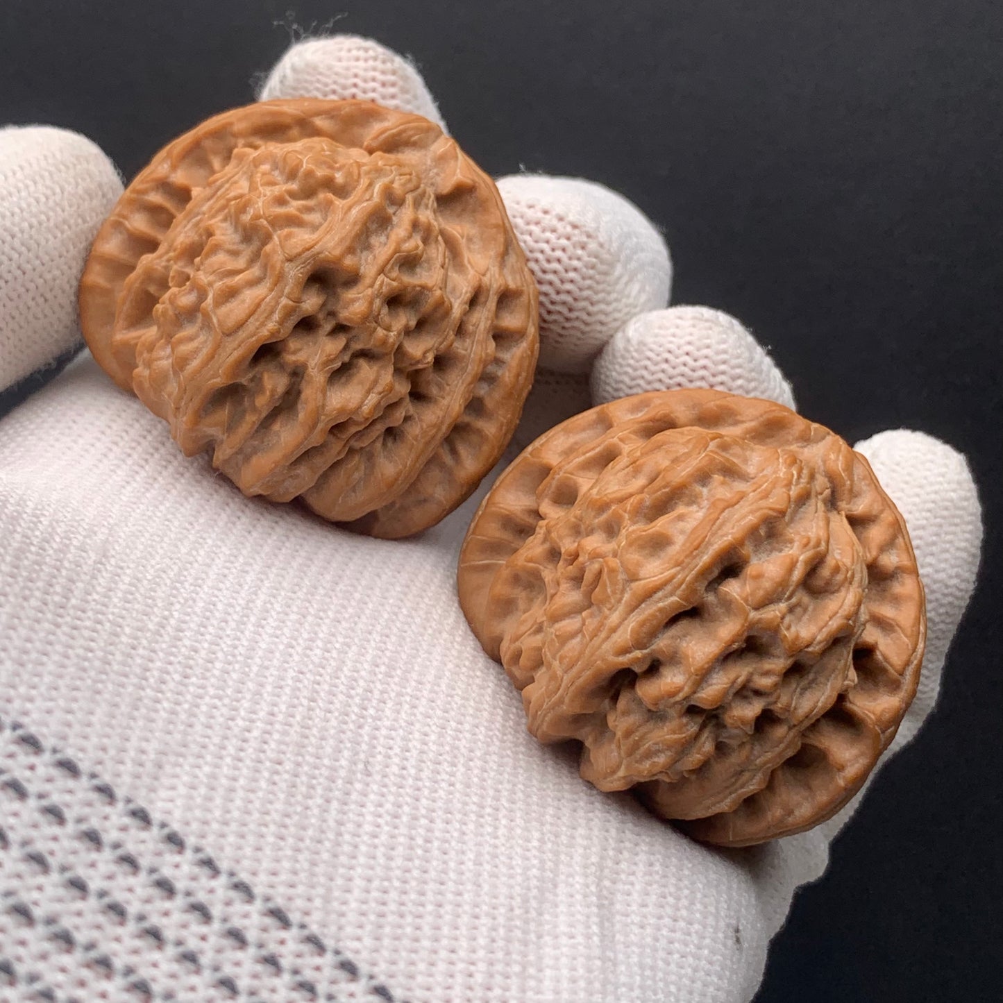 Triangular White Lion Walnuts | Width40*Belly40*Height35 | No. 67273 | Premium
