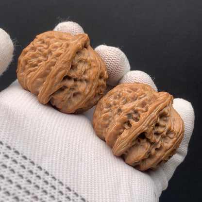 Triangular White Lion Walnuts | Width40*Belly40*Height35 | No. 67273 | Premium