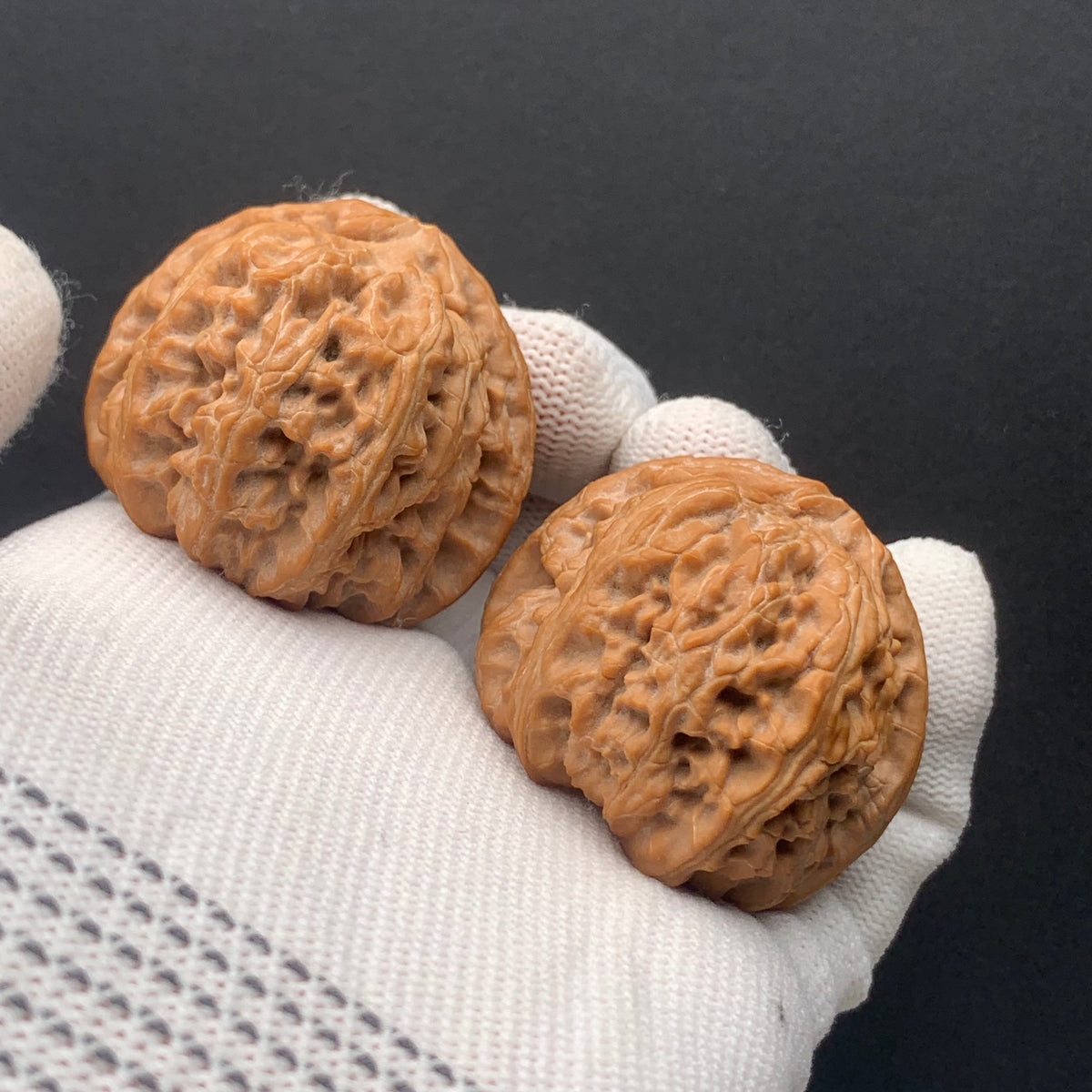 Triangular White Lion Walnuts | Width40*Belly40*Height35 | No. 67273 | Premium