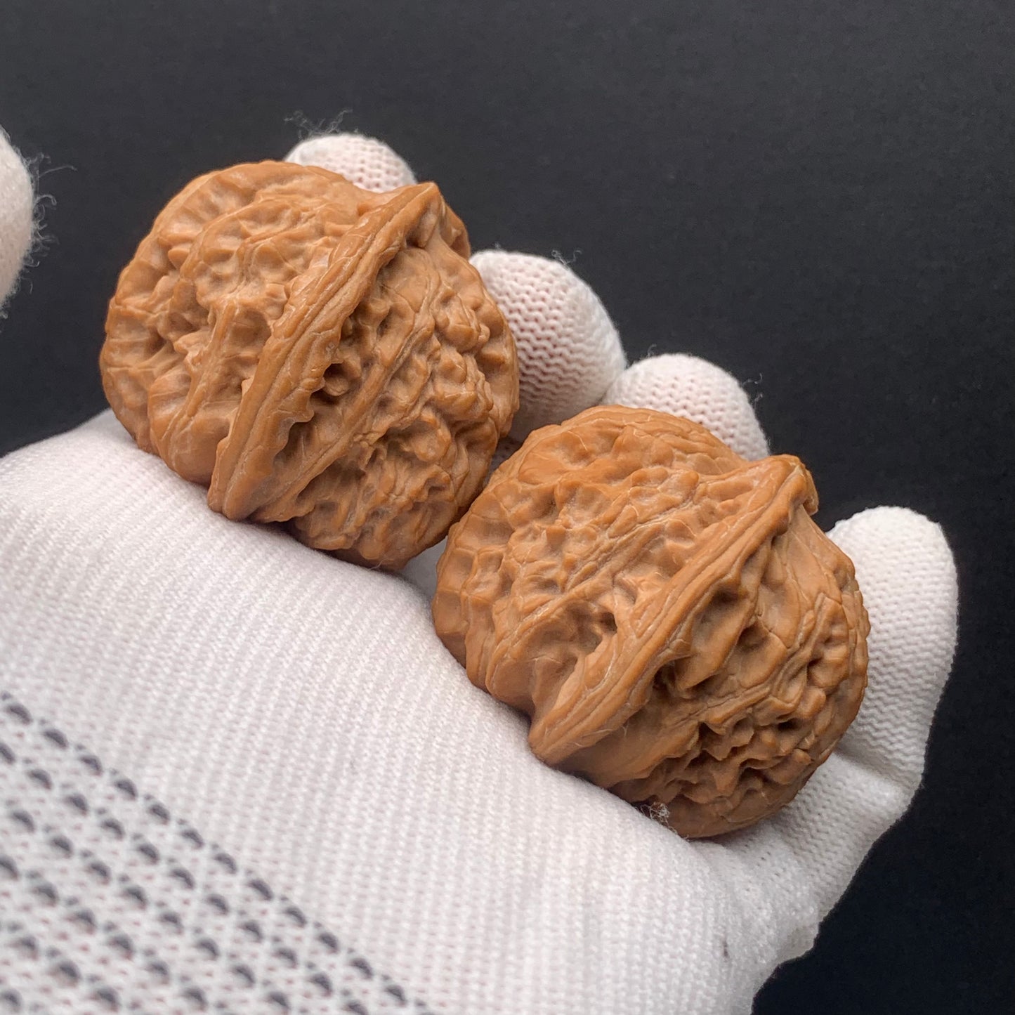 Triangular White Lion Walnuts | Width40*Belly40*Height35 | No. 67273 | Premium