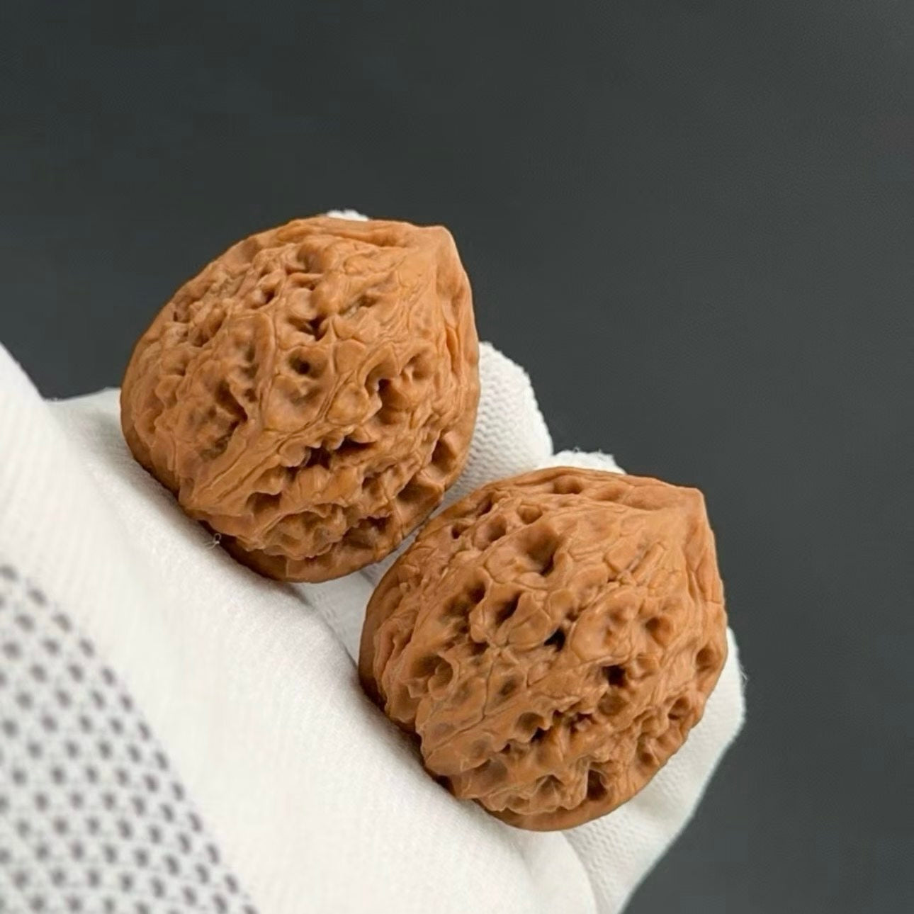 Specical Price | Water Dragon Pattern Wenwan walnuts（Ragular Grade）